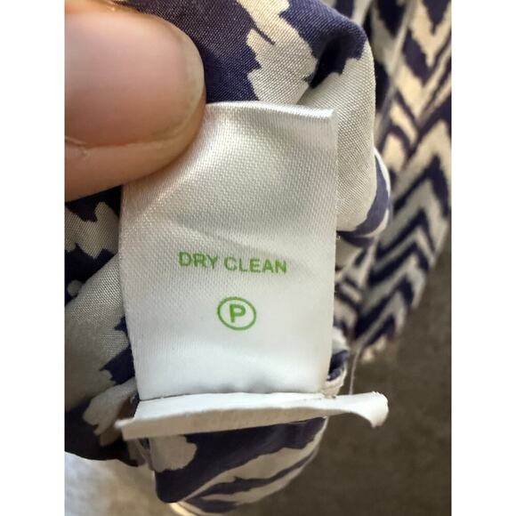 Lilly Pulitzer Silk Chevron V Neck Long Sleeve 1/4 Button Blouse Purple Size S - Picture 6 of 6